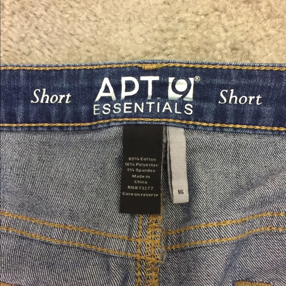 Apt 9 denim shorts - lightly distressed - Picture 2 of 4